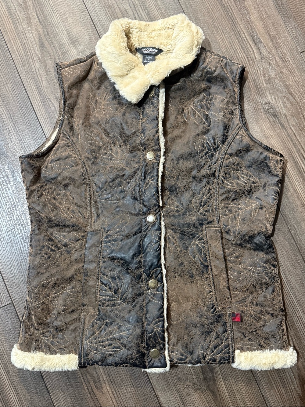 Woolrich Sherpa Lined Faux Leather Leaf Embossed Vest Women’s Medium Brown